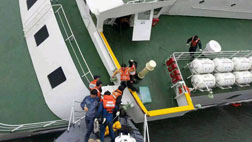 선원들 옷 갈아 입고 여유있게 탈출뻔뻔한 행태업무 태만 수사