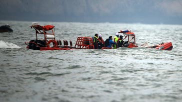 구조작업 난항거센 비바람 꽉 막힌 수색