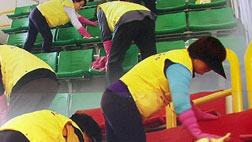 세월호와 같은 아픔팽목항 찾은 천안함 유족 조용한 봉사