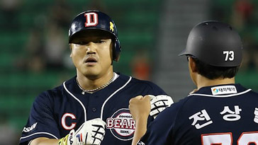 스포츠투데이 프로야구 두산 홍성흔 홈런에도 롯데에 대패 