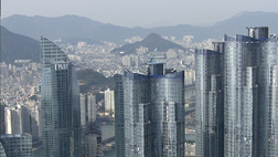 고층 건물에 달린 항공장애표시등 절반 이상이 불량