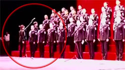  경연 중 무대 와르르 80명 동시추락2미터 아래로 떨어져