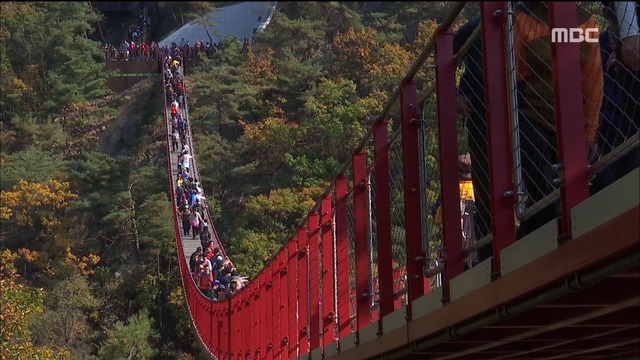 가을 정취 흠뻑산으로 계곡으로 나들이객 북적