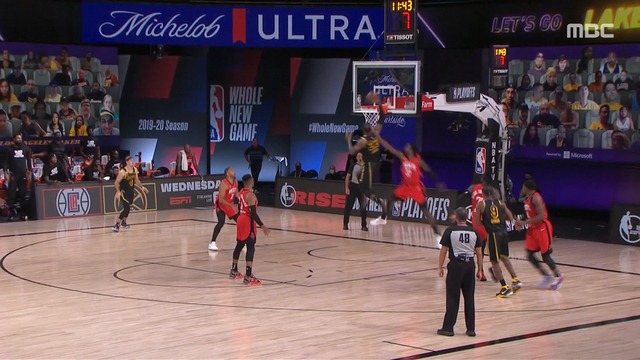 스포츠 영상 르브론 제임스의 더블클러치 덩크