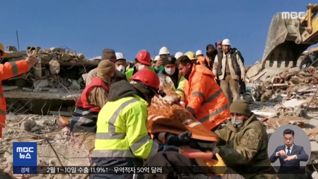 사망자 3만 3천 명기적의 구조 잇따라