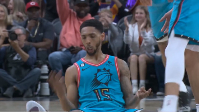 스포츠 영상 3점 슛 넣고 반칙오히려 좋아