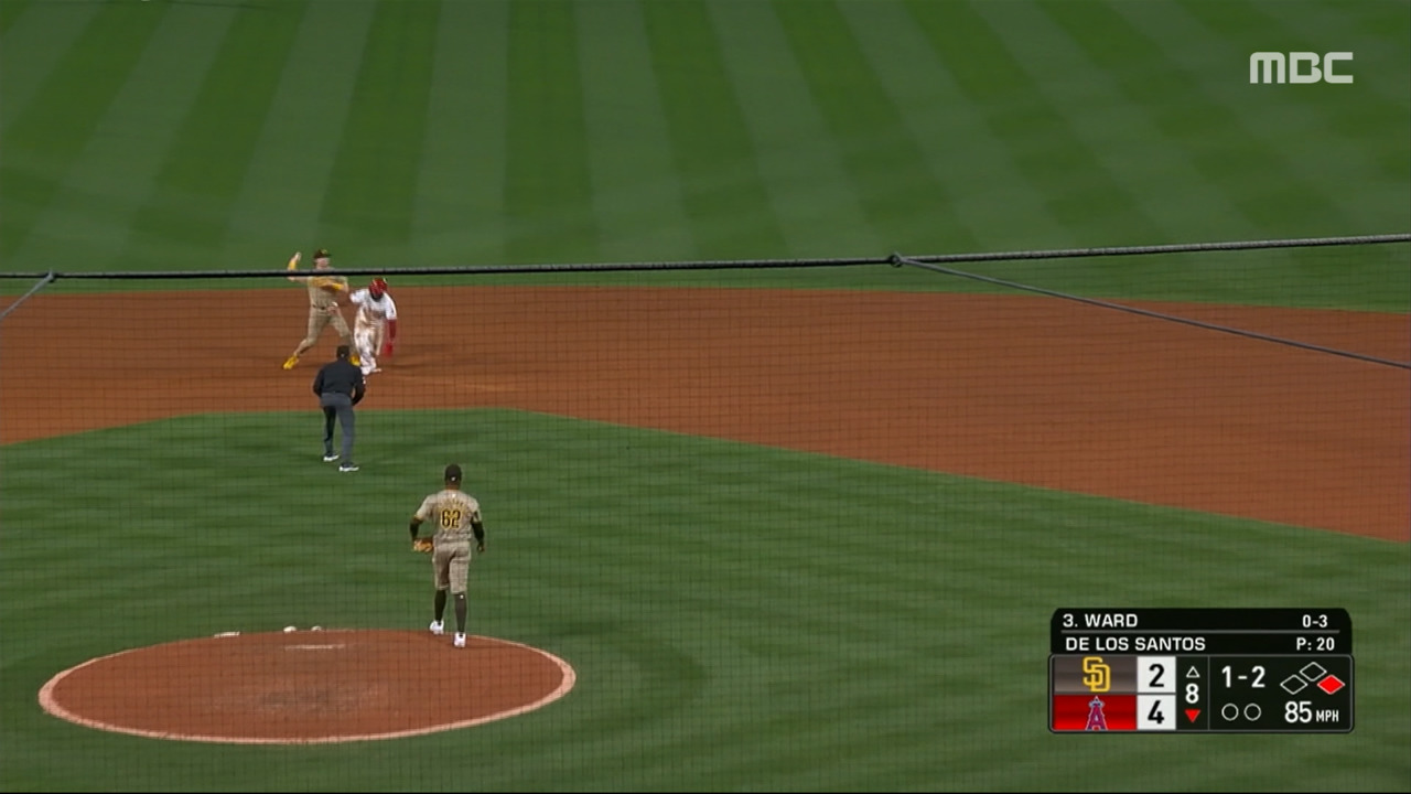 스포츠 영상 김하성 빙글 돌아 더블플레이 완성