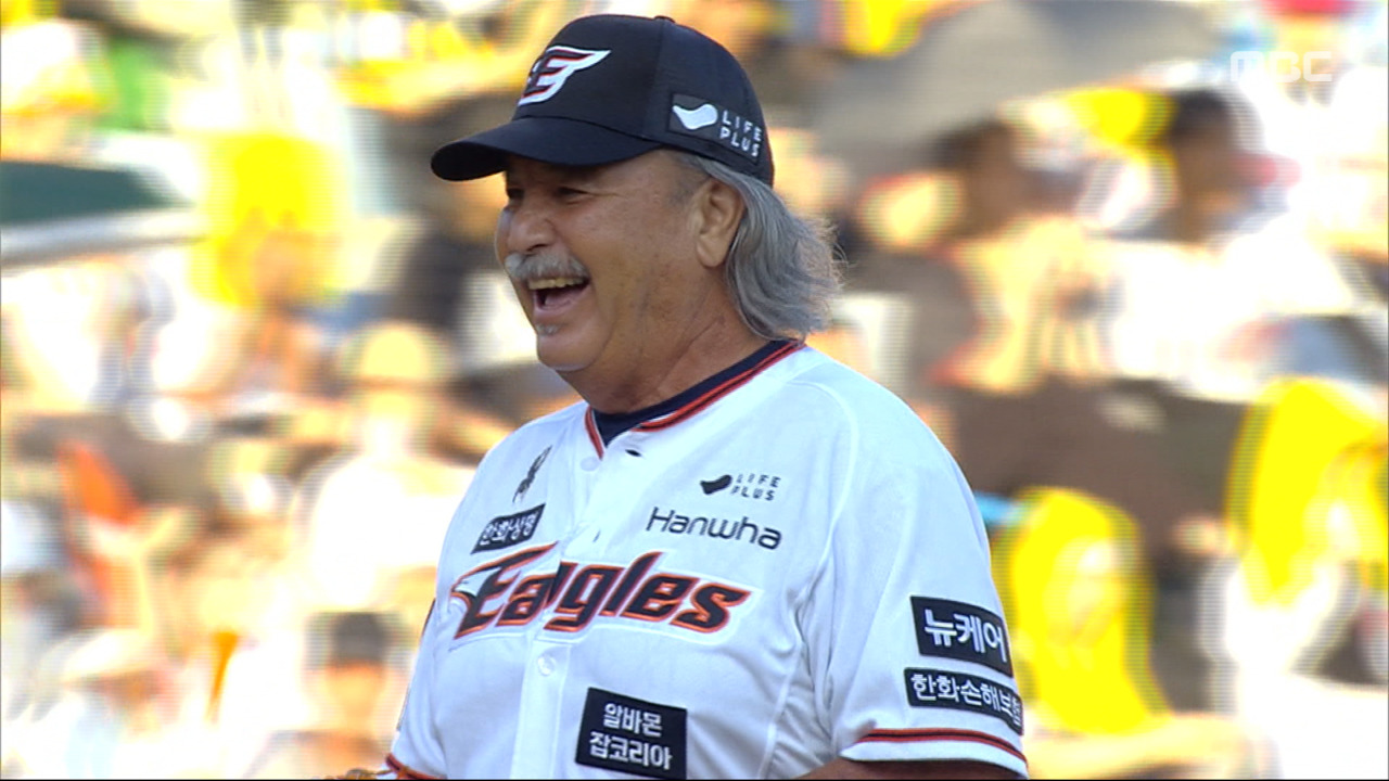 스포츠 영상 등번호 815 도산 안창호 선생 외손자 광복절 시구