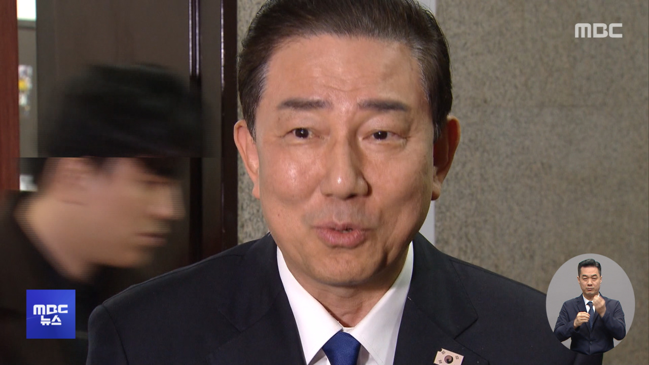 "면직 보좌관들이 폭로"반격 나섰다 또 역공