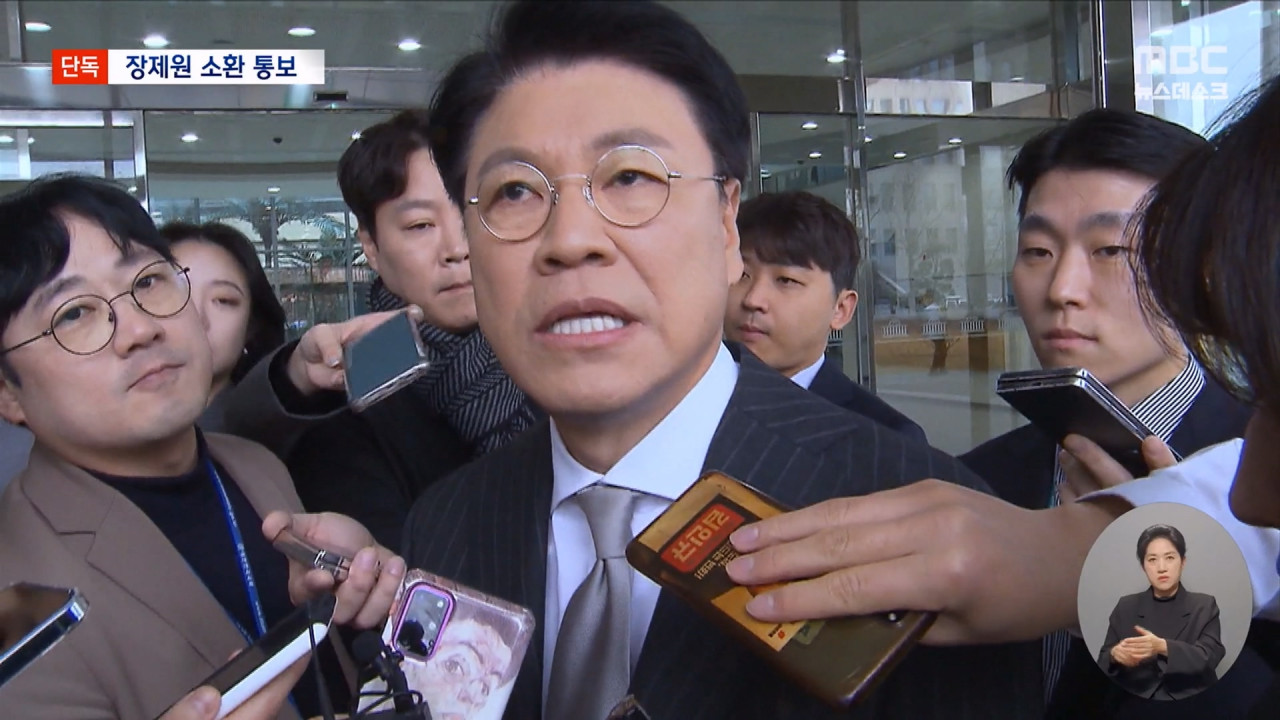 단독 경찰 비서 성폭력 혐의 장제원 소환 통보피해자 "충격에 무단 결근"