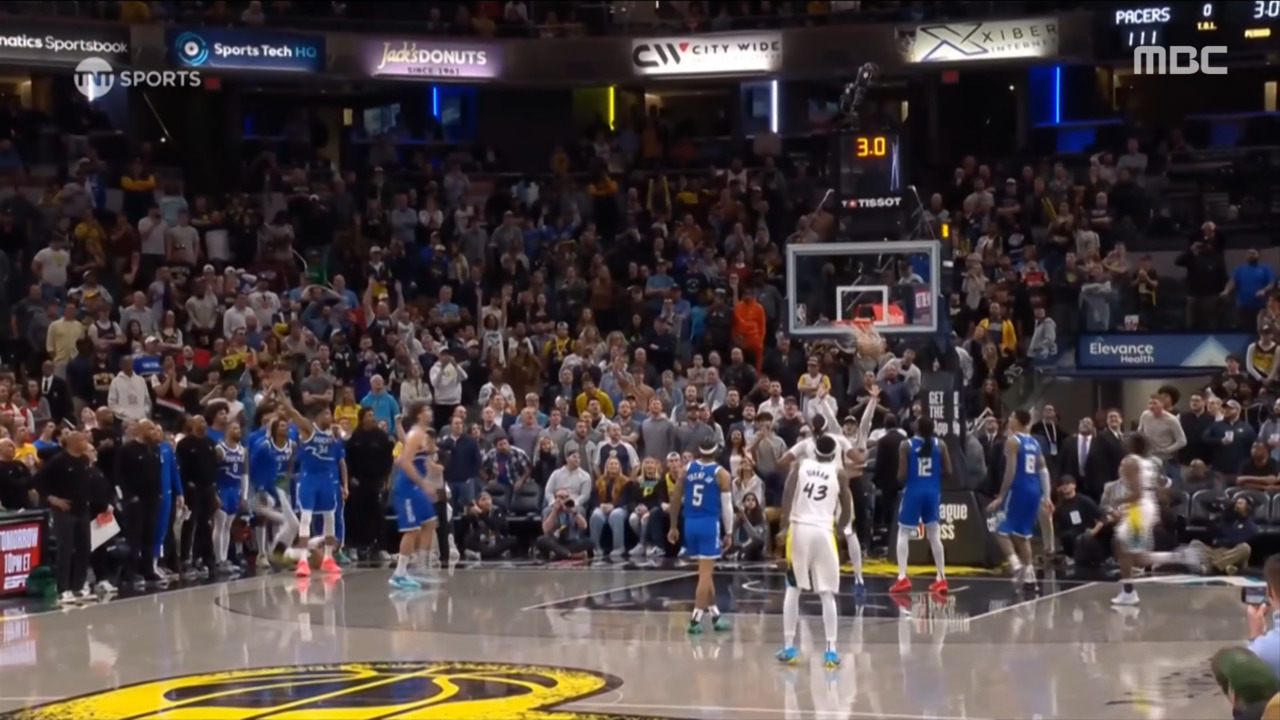 스포츠 영상 3초 남기고 3점 차 뒤집기할리버튼의 4점 플레이