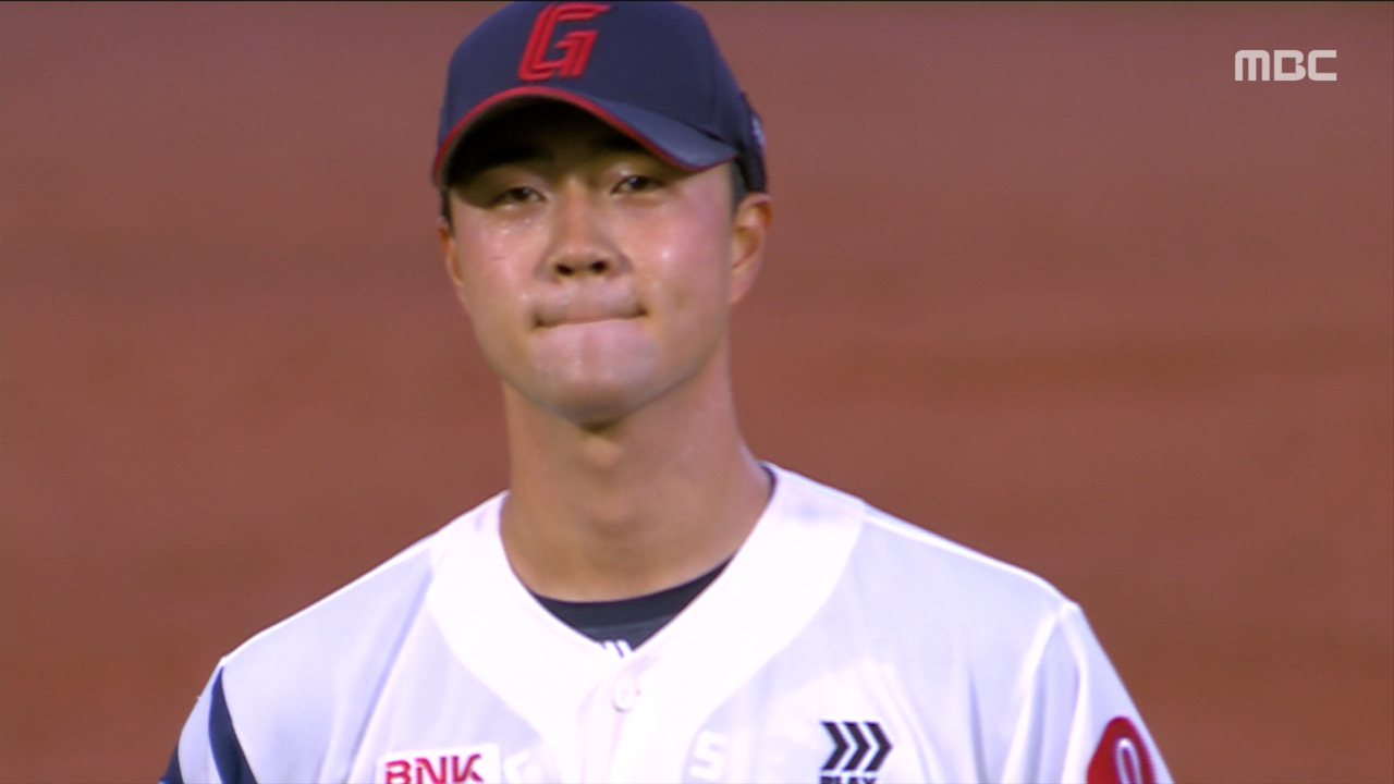 스포츠 영상 설렜던 157km 삼구삼진7사사구9실점 강판