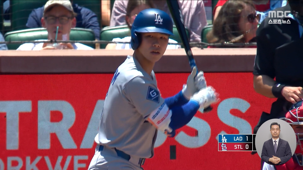 김혜성 빅리그 데뷔 첫 3루타외야 수비도 이렇게 잘했나