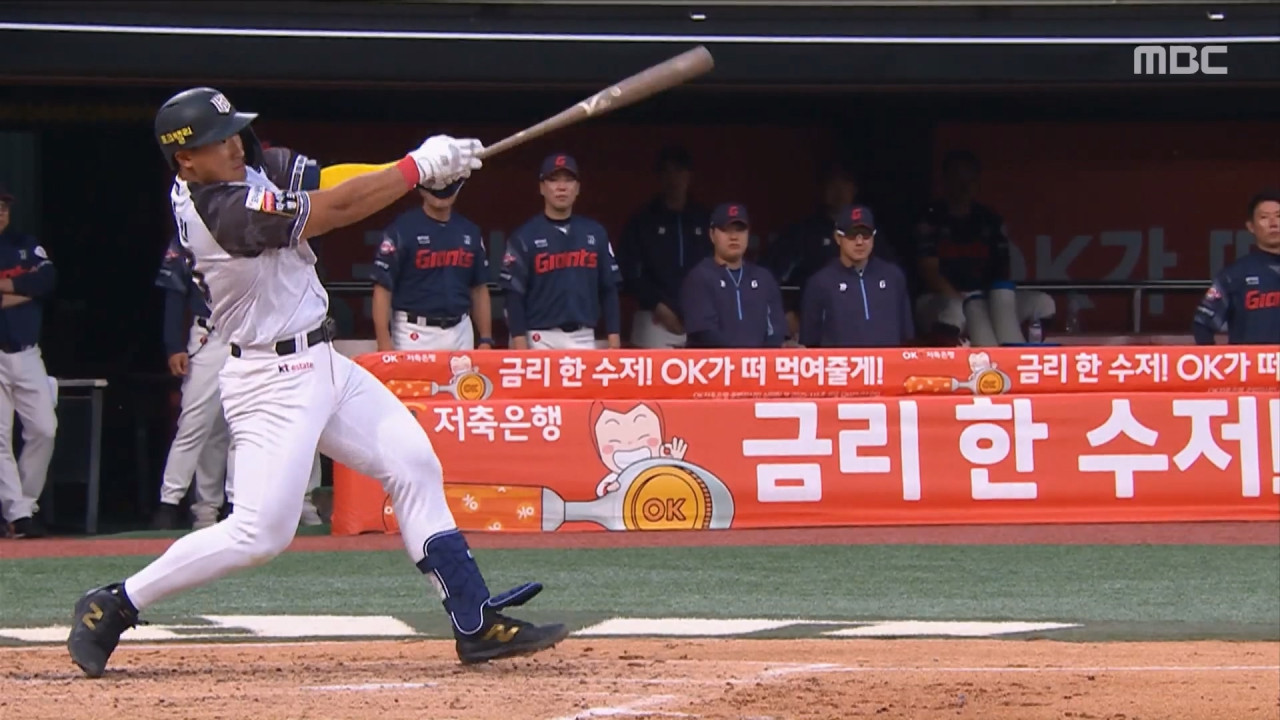 스포츠 영상 괴력의 근육맨 안현민의 연타석 홈런포