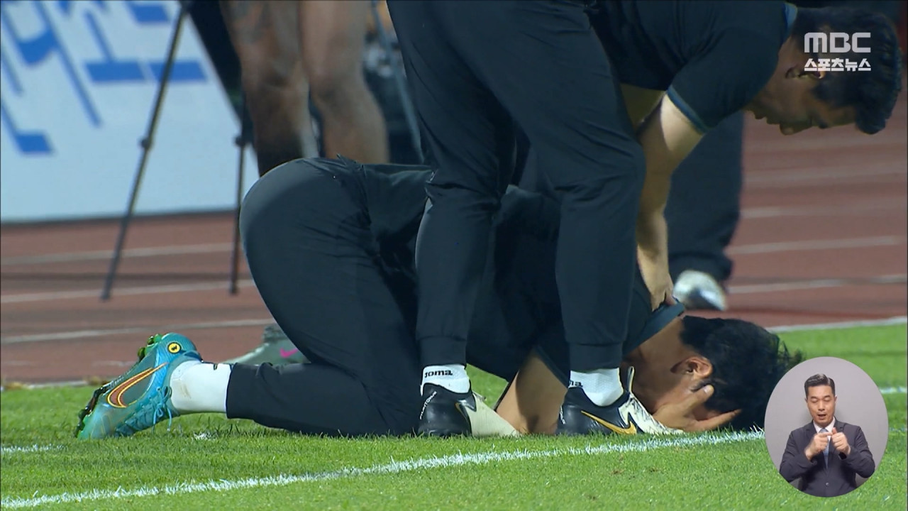 임시 감독의 뜨거운 눈물"축구로 감동 드리고파"