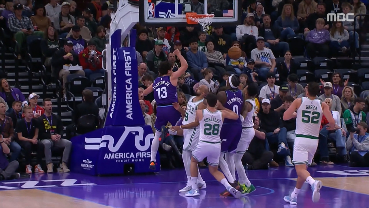 스포츠 영상 NBA 루키의 거침없는 한방제대로 찍었어