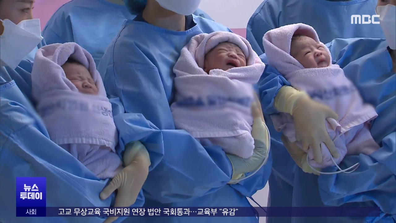 "2025년 세 아이가 밝혔다"새해 첫 순간들